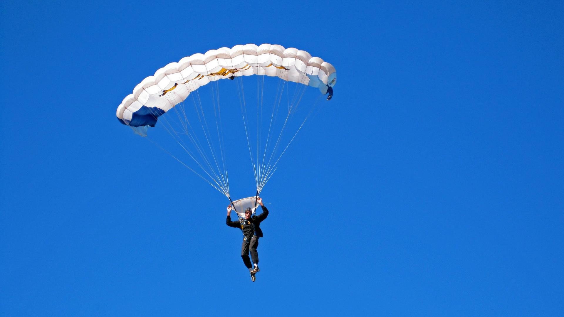 水上乐园“救生员技能公开竞赛” 向公众展示专业性